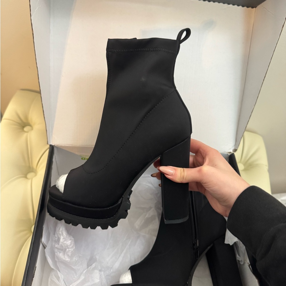 Elegant Black Ankle Boots